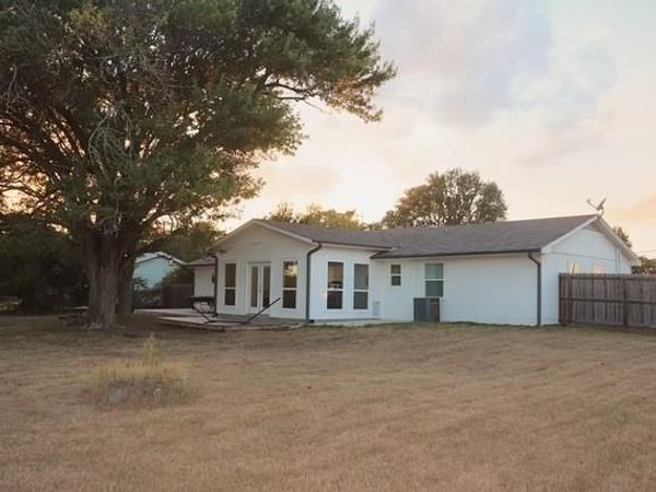 913 7th ST, Lexington, TX 78947