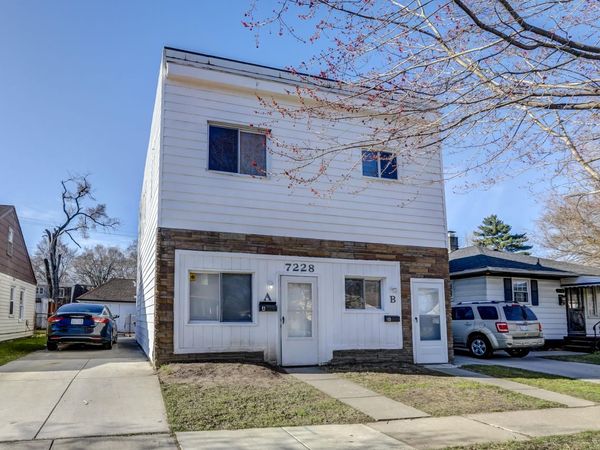 7228 Chalmers Avenue, Unit Upper, Warren, MI 48091