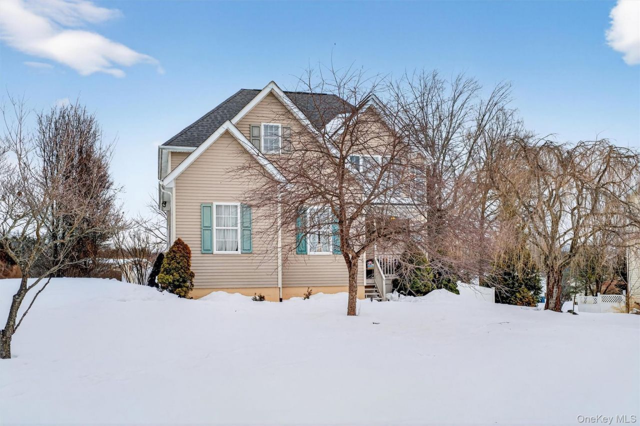 32 Woodstock Lane, Middletown, NY 10941 Main Photo