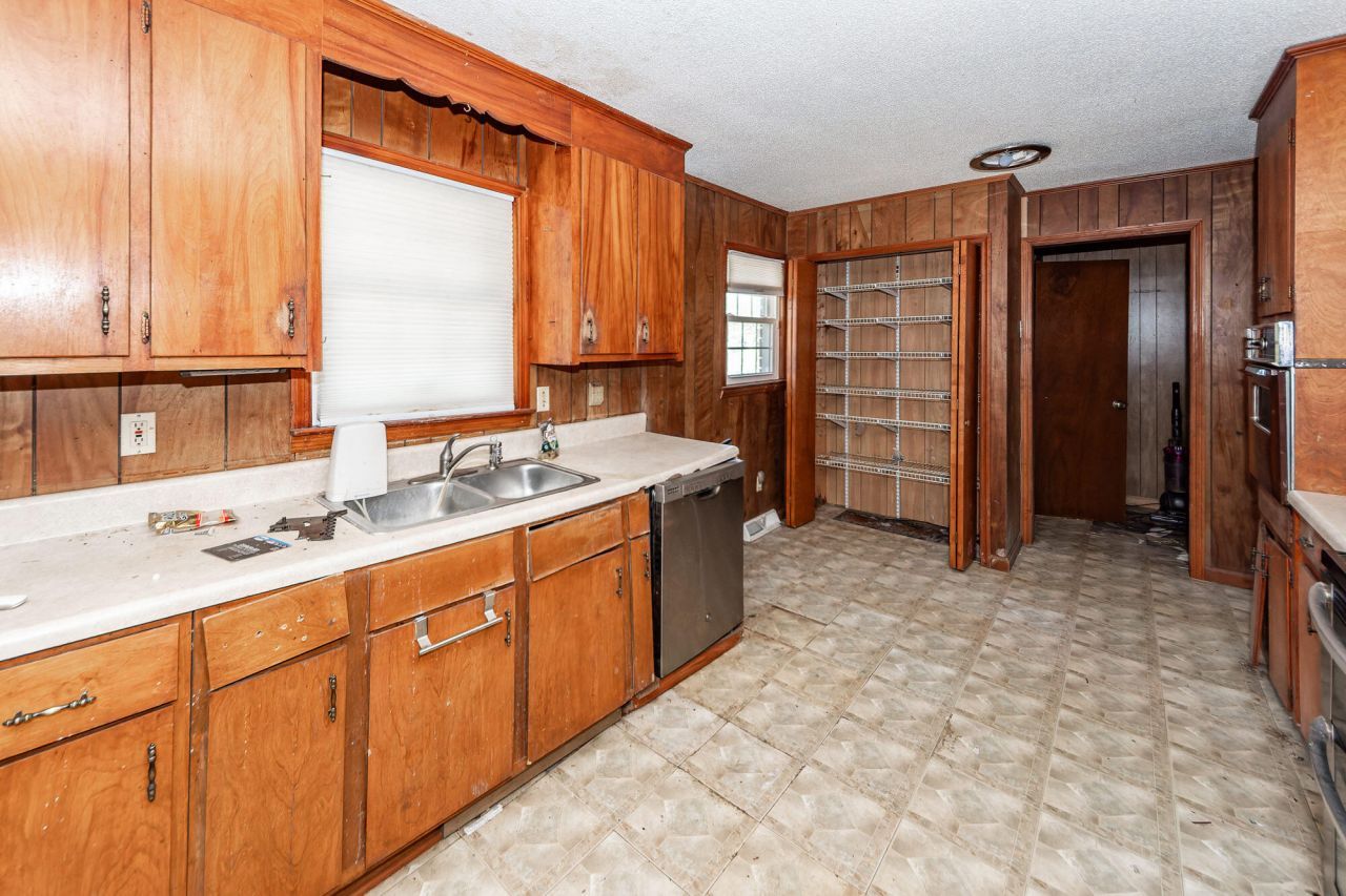 105 Renau Boulevard Photo 10