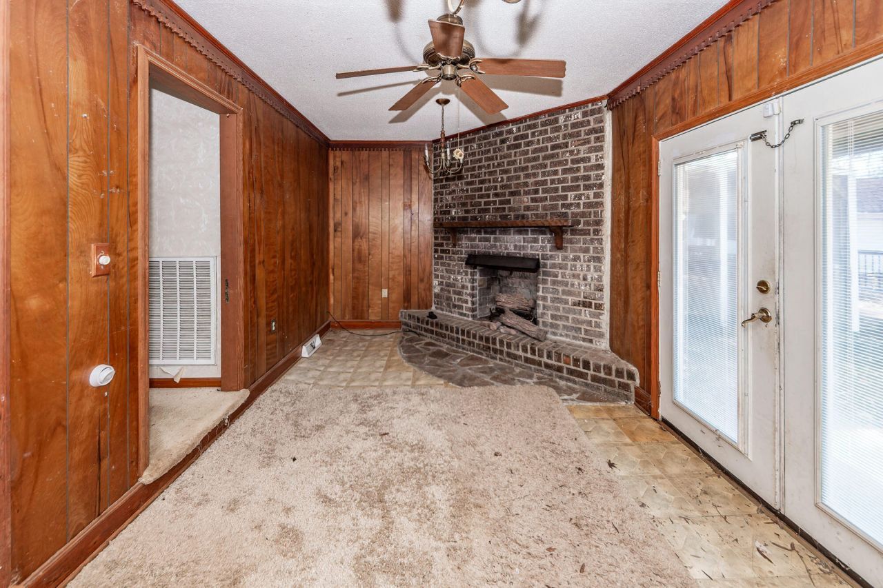 105 Renau Boulevard Photo 15