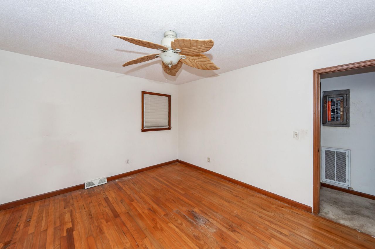 105 Renau Boulevard Photo 29