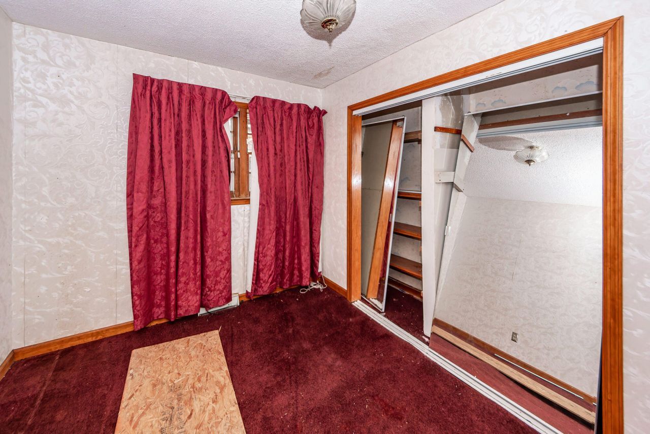 105 Renau Boulevard Photo 32