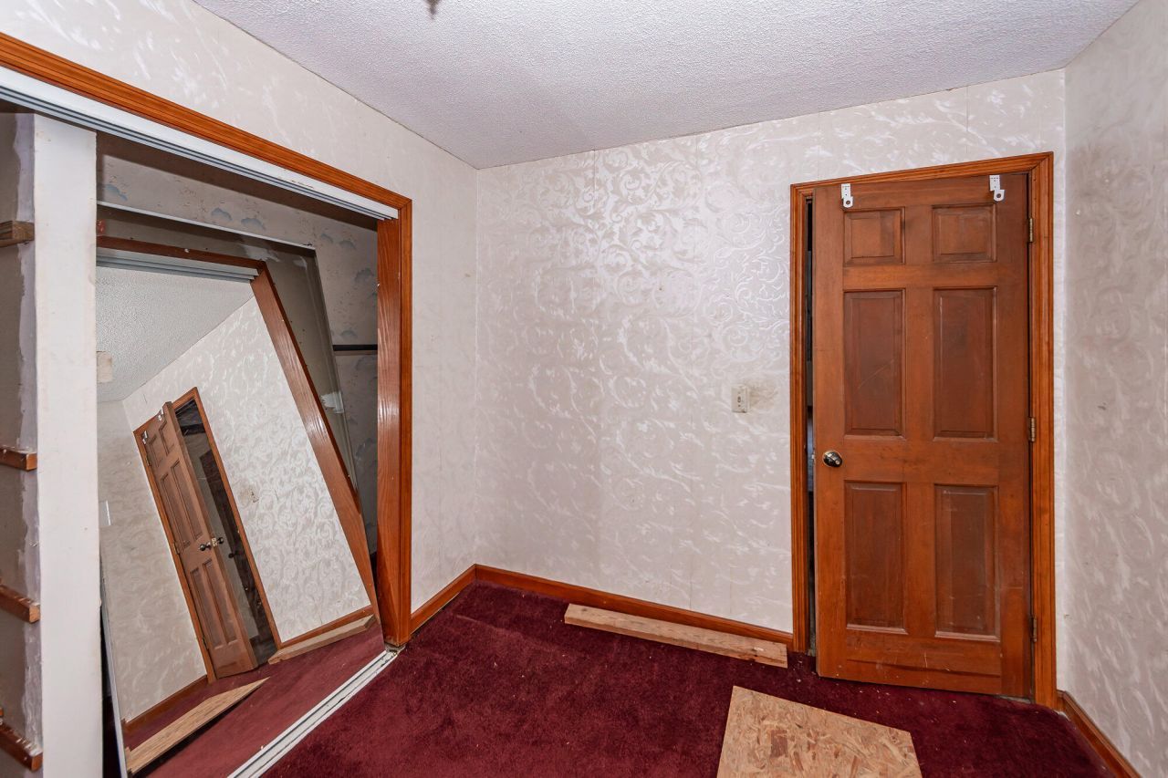 105 Renau Boulevard Photo 33