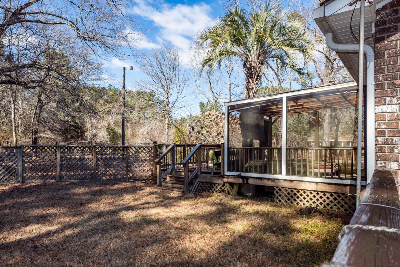 105 Renau Boulevard Photo 35