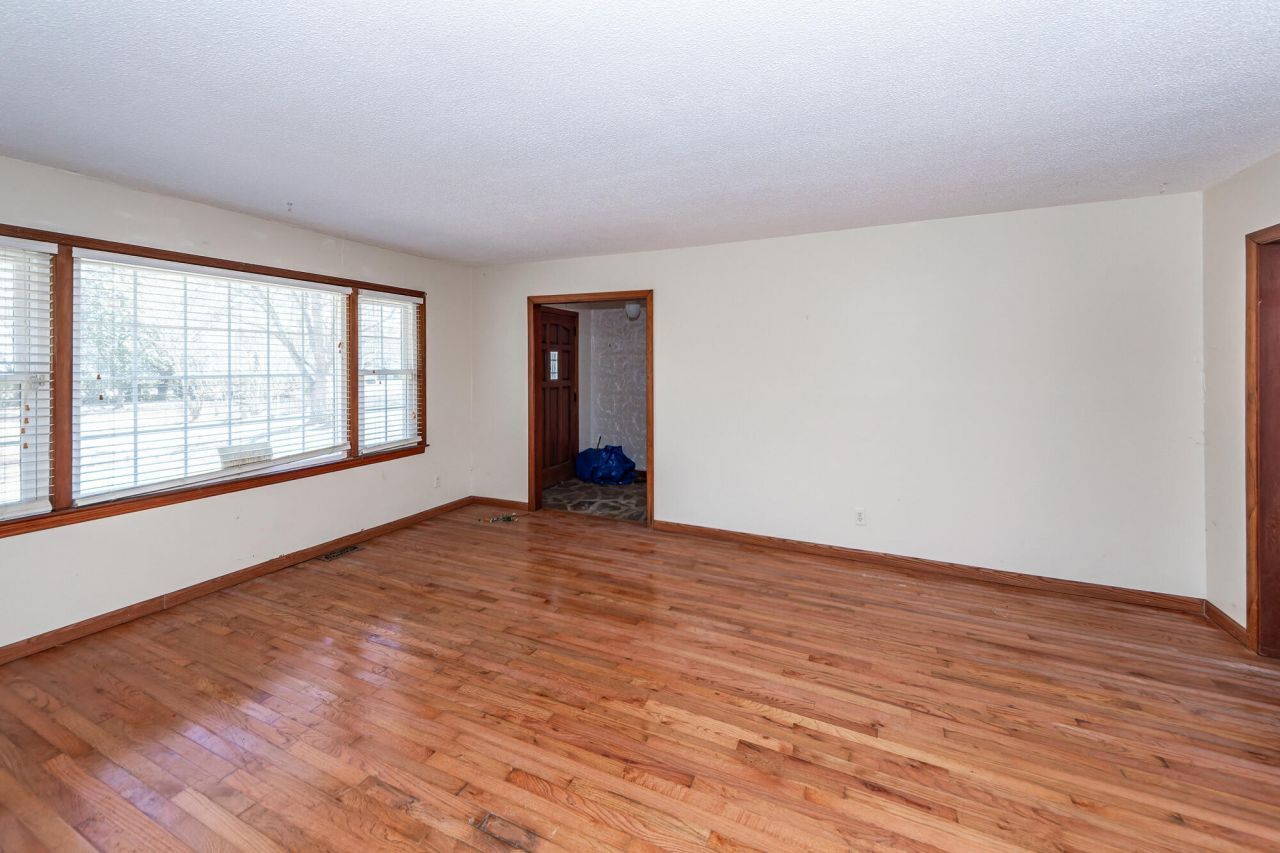 105 Renau Boulevard Photo 6