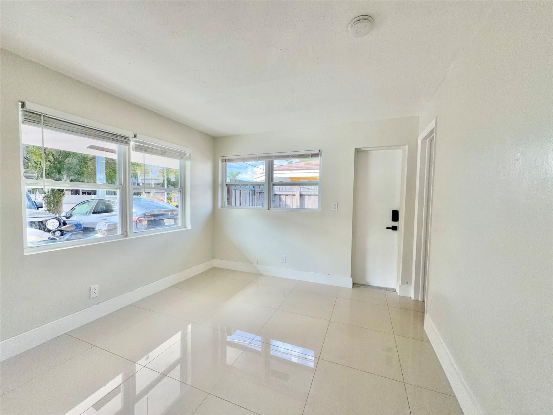 924 NE 17th Terrace, Unit 10, Fort Lauderdale, FL 33304 Photo
