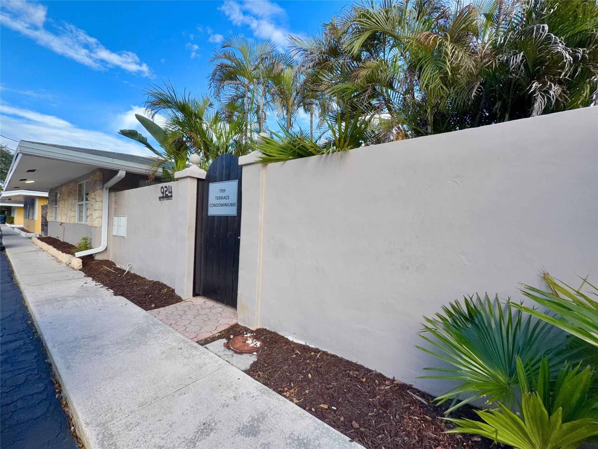 924 NE 17th Terrace, Unit 10, Fort Lauderdale, FL 33304 Photo