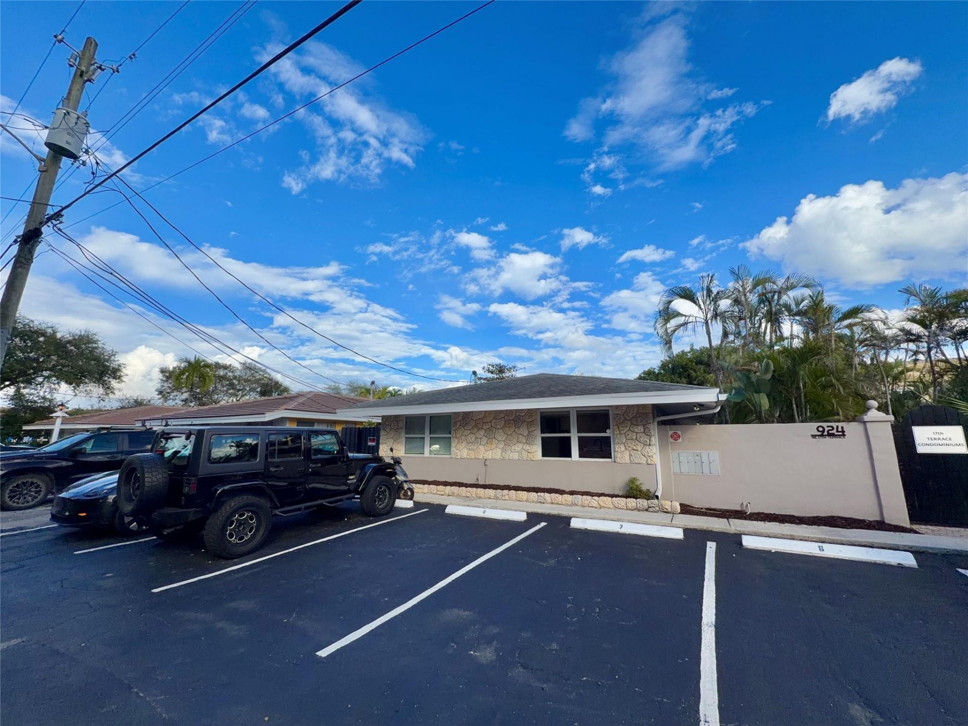 924 NE 17th Terrace, Unit 10, Fort Lauderdale, FL 33304 Photo