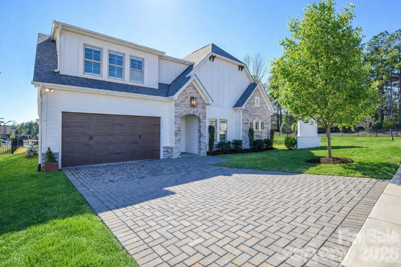 13204 Terrace Court Drive, Charlotte, NC 28278 Main Photo