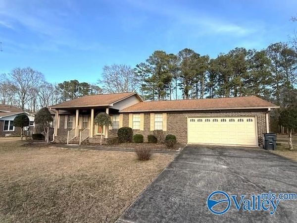 1420 Cove Creek Drive, Glencoe, AL 35905
