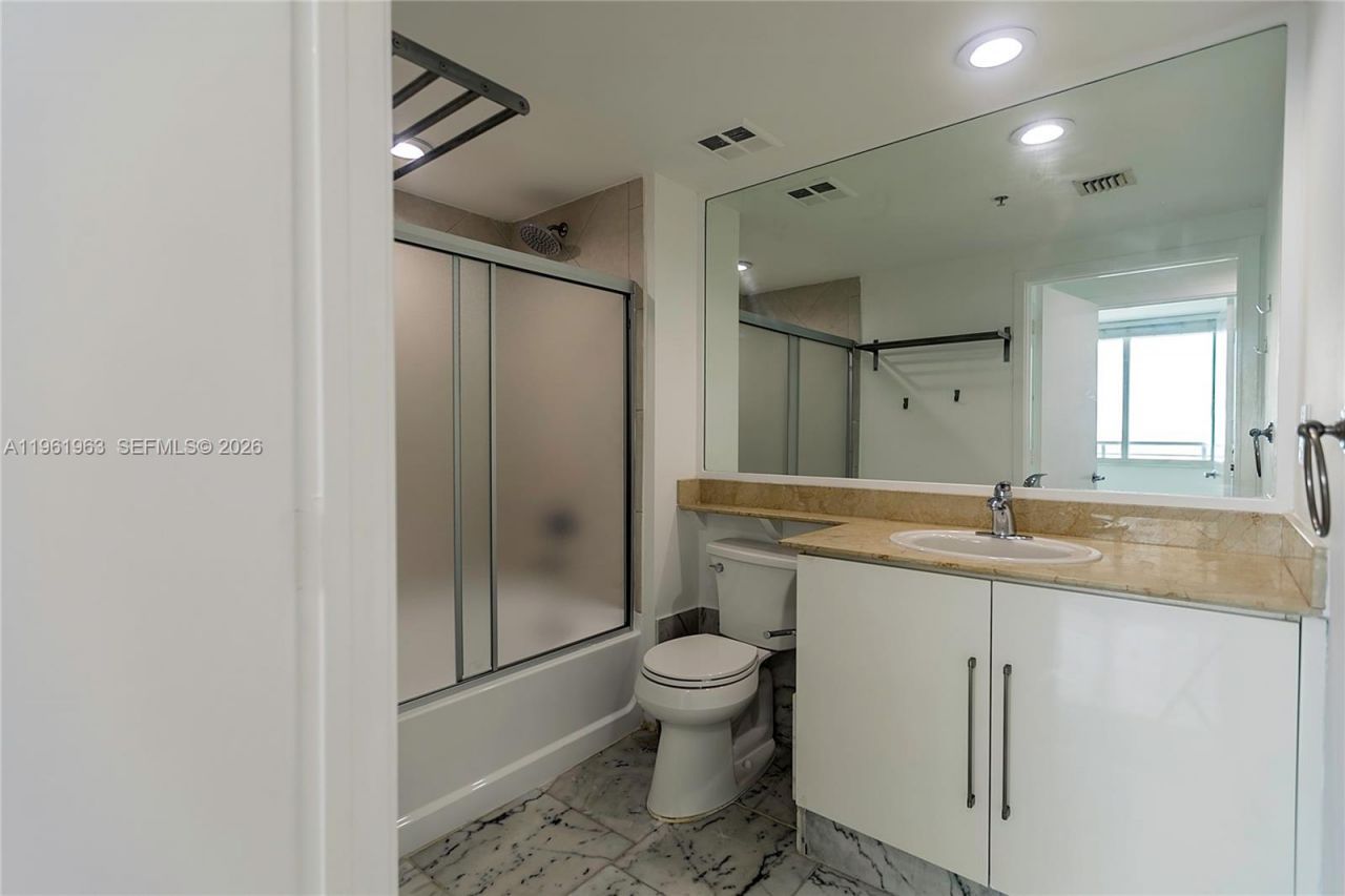 335 S Biscayne Bl , Unit 3210, Miami, FL 33131 Photo