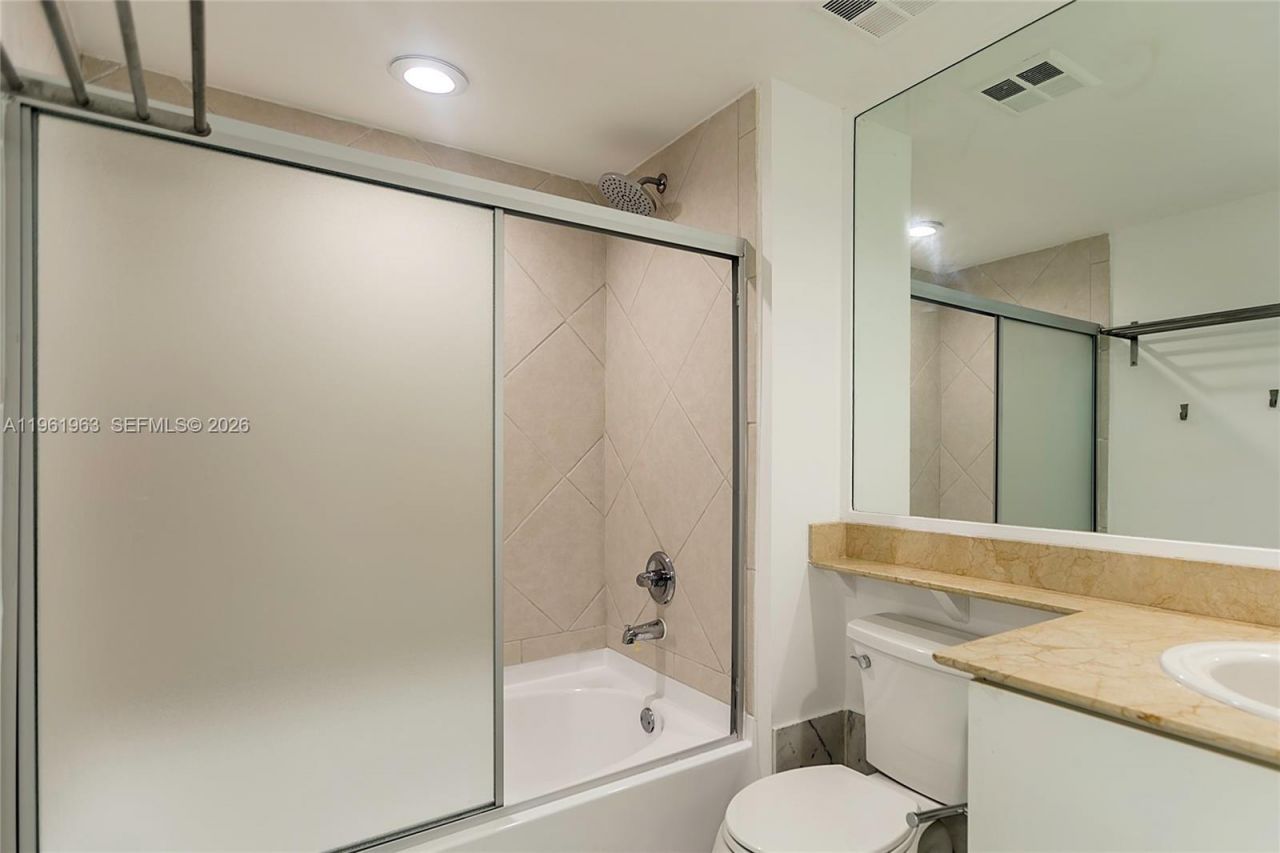 335 S Biscayne Bl , Unit 3210, Miami, FL 33131 Photo