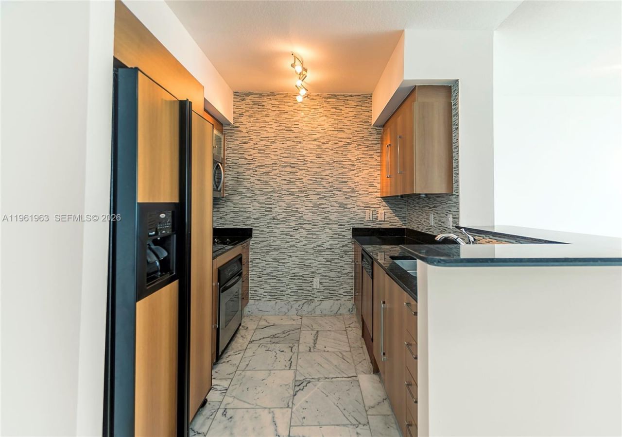 335 S Biscayne Bl , Unit 3210, Miami, FL 33131 Photo