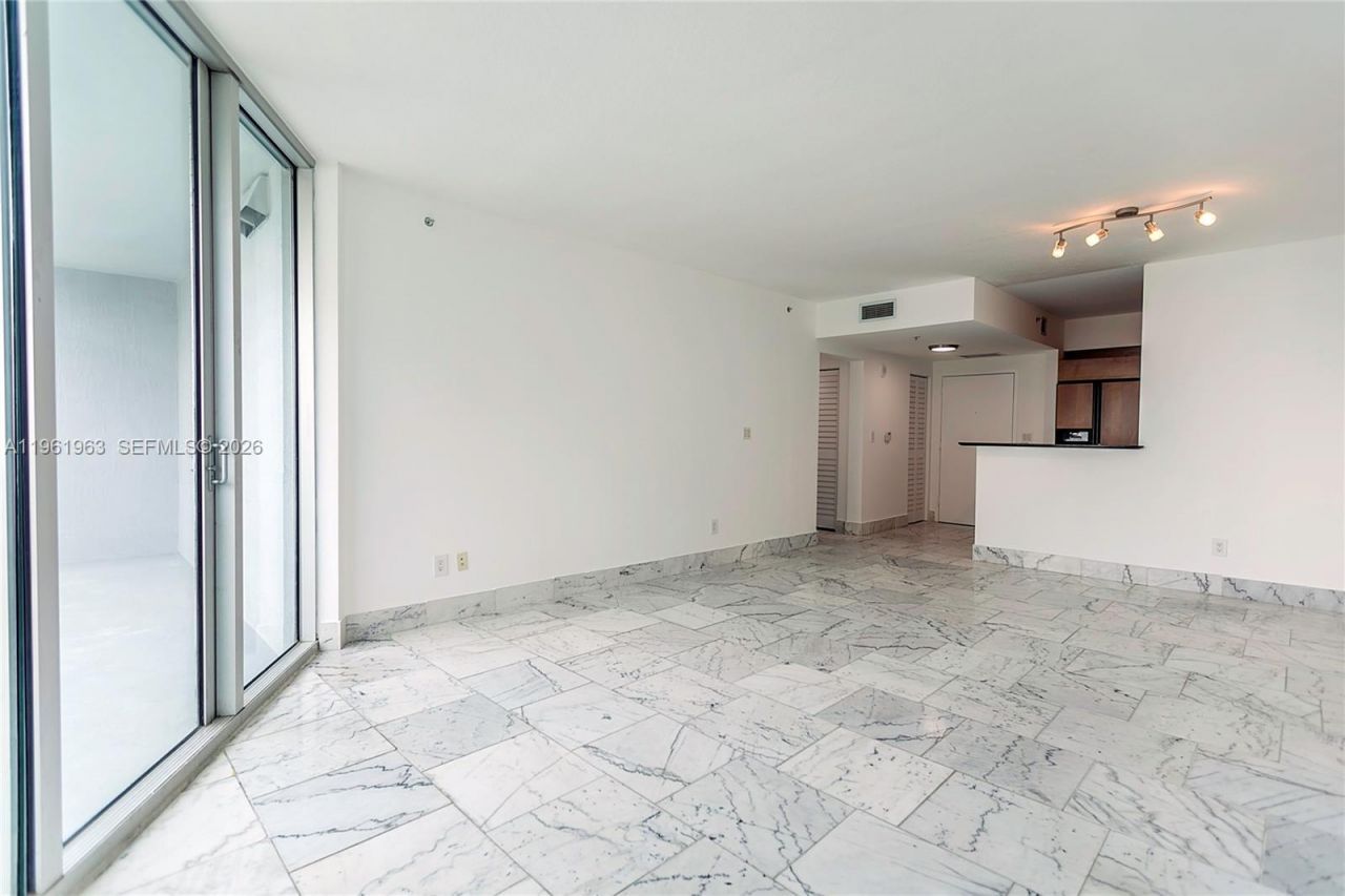 335 S Biscayne Bl , Unit 3210, Miami, FL 33131 Photo