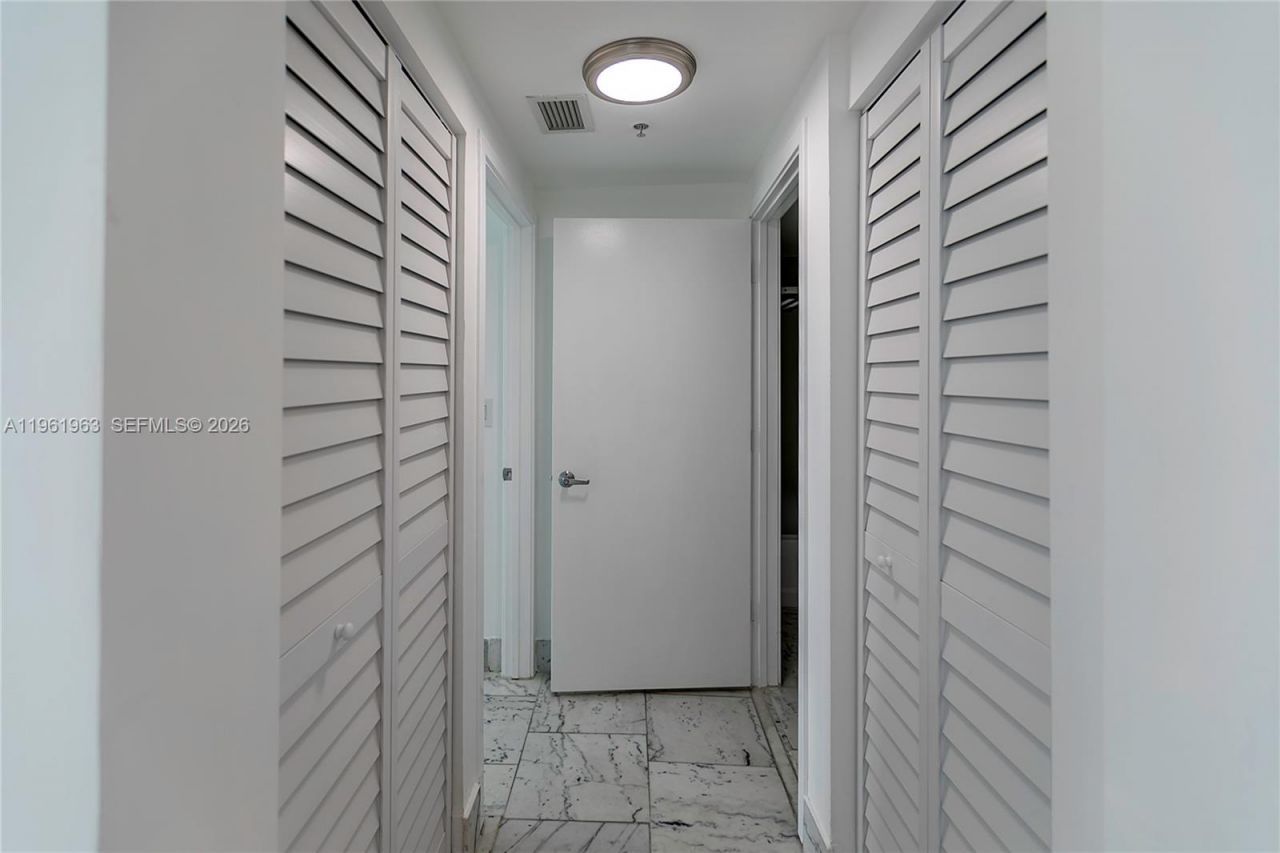 335 S Biscayne Bl , Unit 3210, Miami, FL 33131 Photo