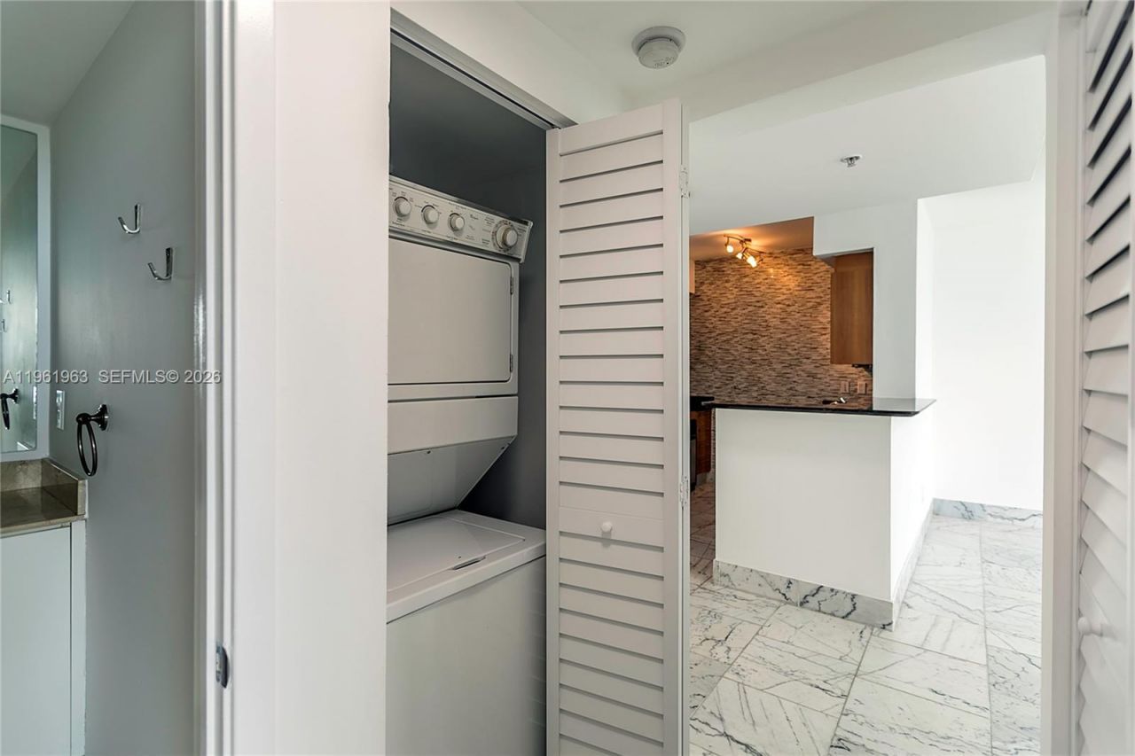 335 S Biscayne Bl , Unit 3210, Miami, FL 33131 Photo