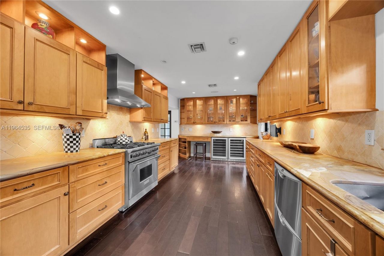 1648 Nocatee Dr, Miami, FL 33133 Photo