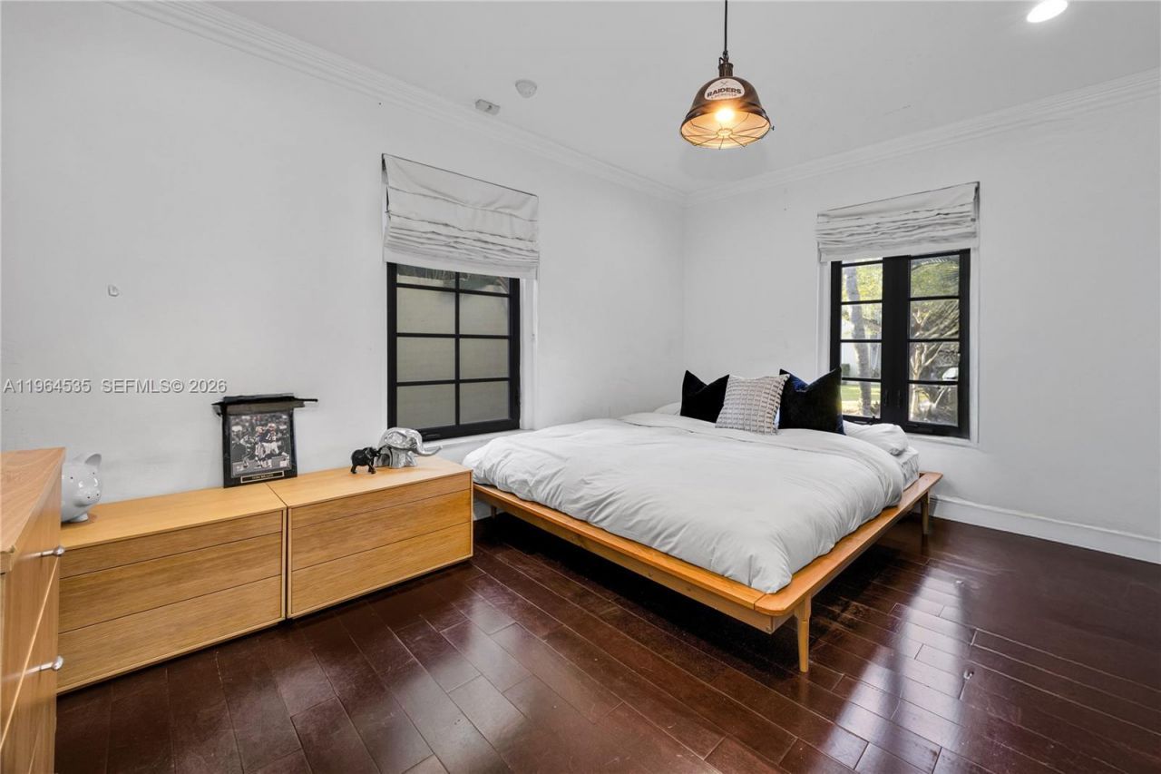 1648 Nocatee Dr, Miami, FL 33133 Photo