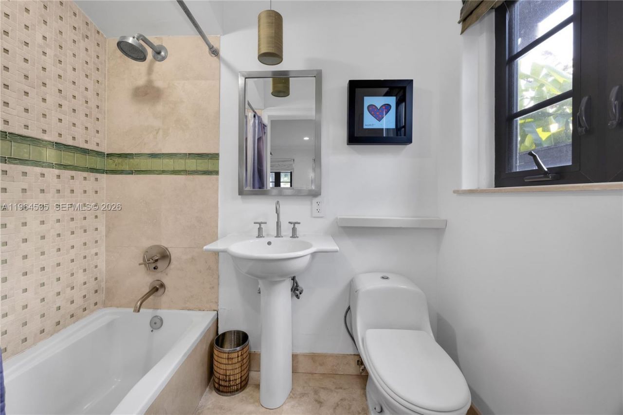 1648 Nocatee Dr, Miami, FL 33133 Photo