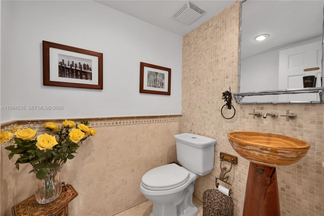 1648 Nocatee Dr, Miami, FL 33133 Photo