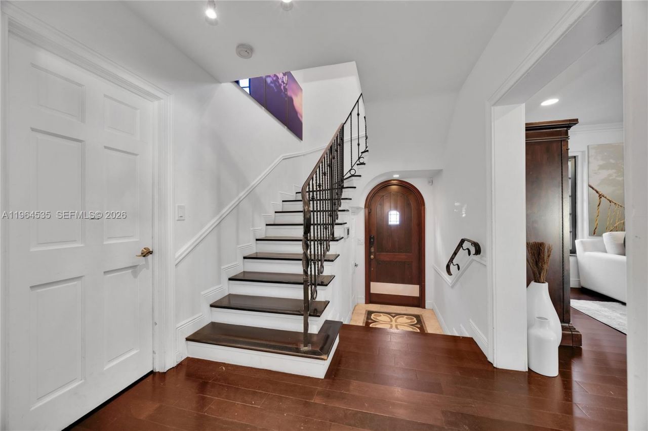 1648 Nocatee Dr, Miami, FL 33133 Photo