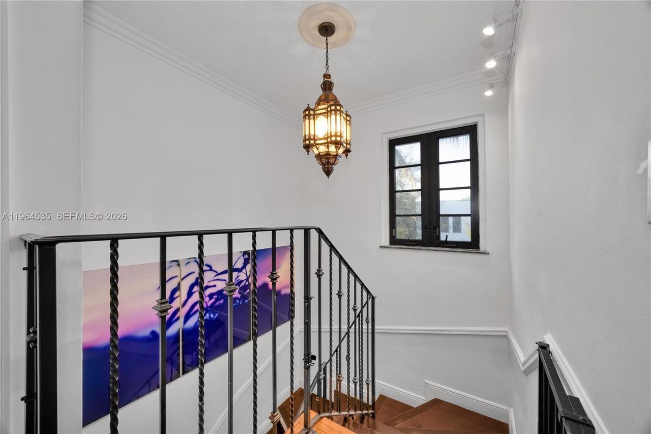 1648 Nocatee Dr, Miami, FL 33133 Photo