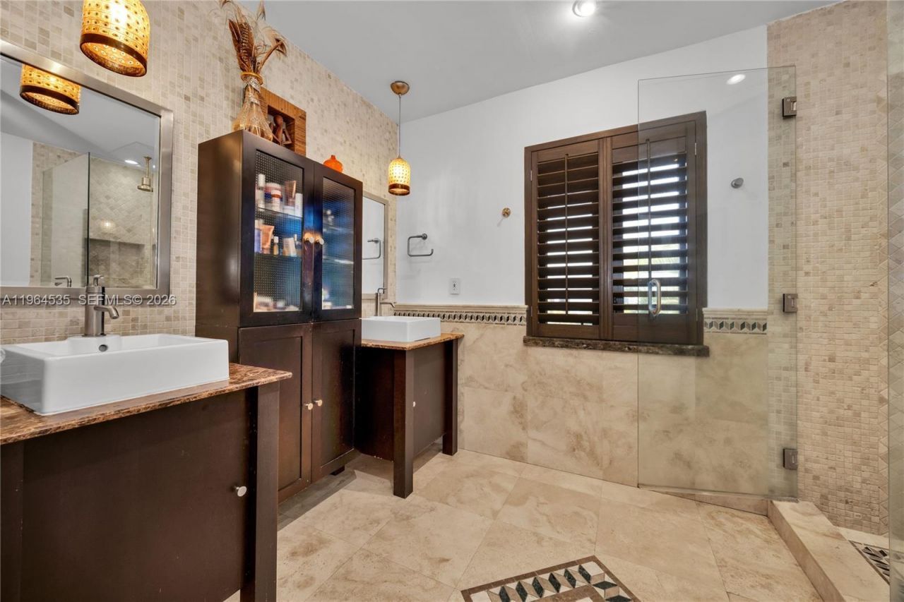 1648 Nocatee Dr, Miami, FL 33133 Photo