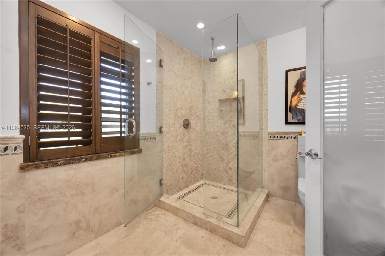 1648 Nocatee Dr, Miami, FL 33133 Photo