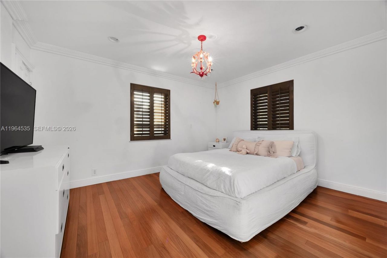 1648 Nocatee Dr, Miami, FL 33133 Photo