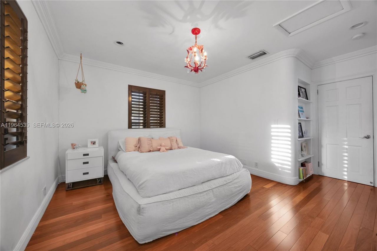 1648 Nocatee Dr, Miami, FL 33133 Photo