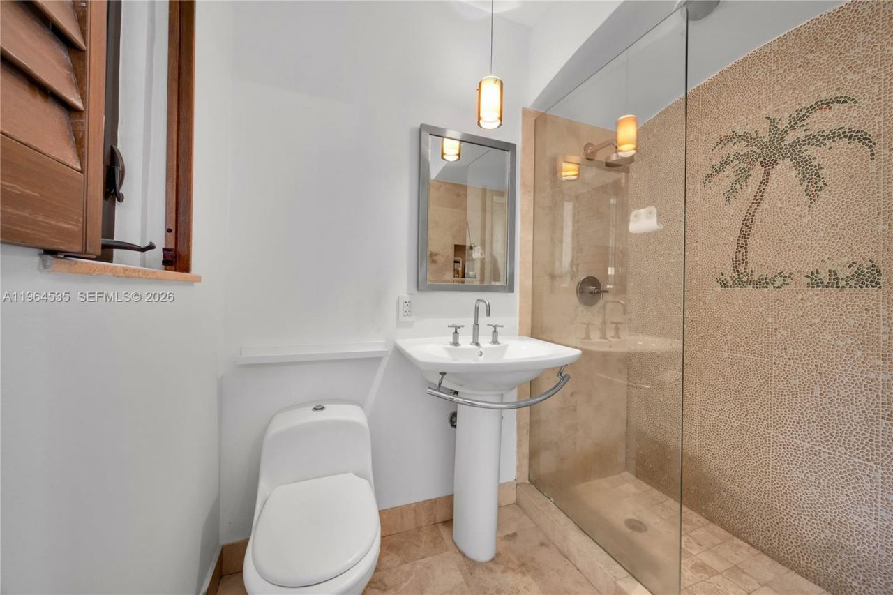 1648 Nocatee Dr, Miami, FL 33133 Photo