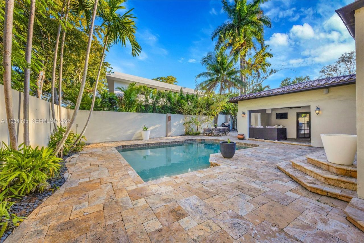 1648 Nocatee Dr, Miami, FL 33133 Photo