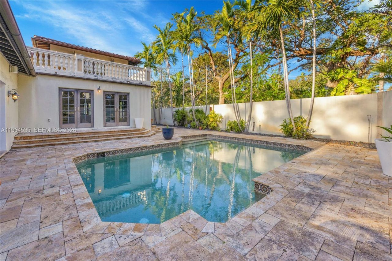 1648 Nocatee Dr, Miami, FL 33133 Photo