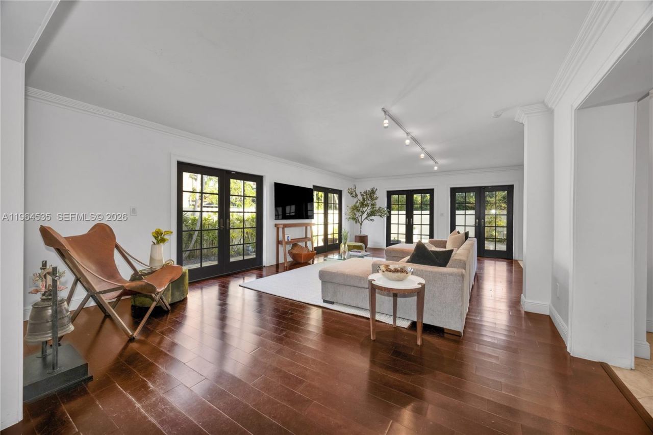 1648 Nocatee Dr, Miami, FL 33133 Photo