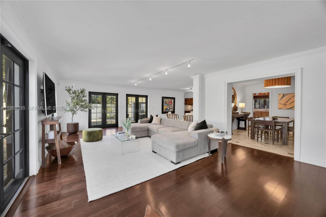 1648 Nocatee Dr, Miami, FL 33133 Photo