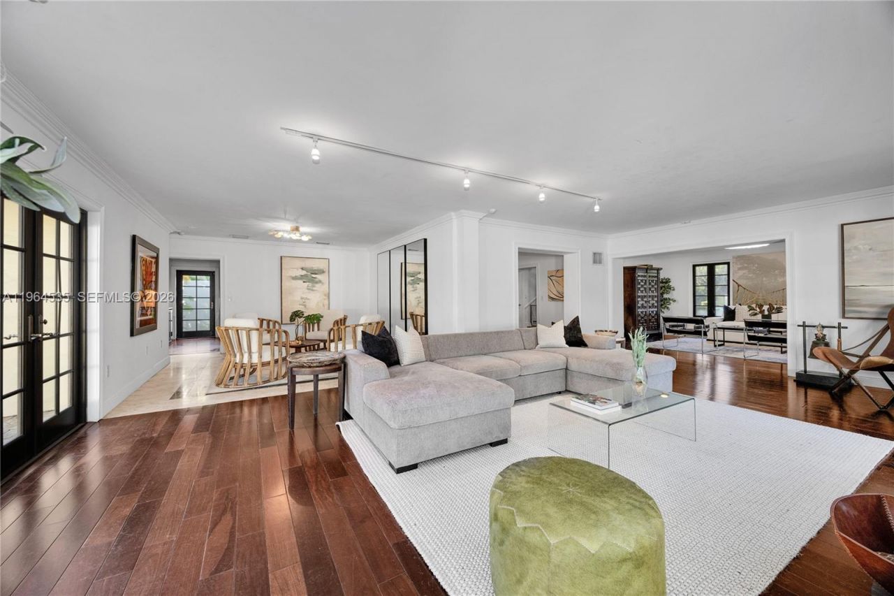 1648 Nocatee Dr, Miami, FL 33133 Photo