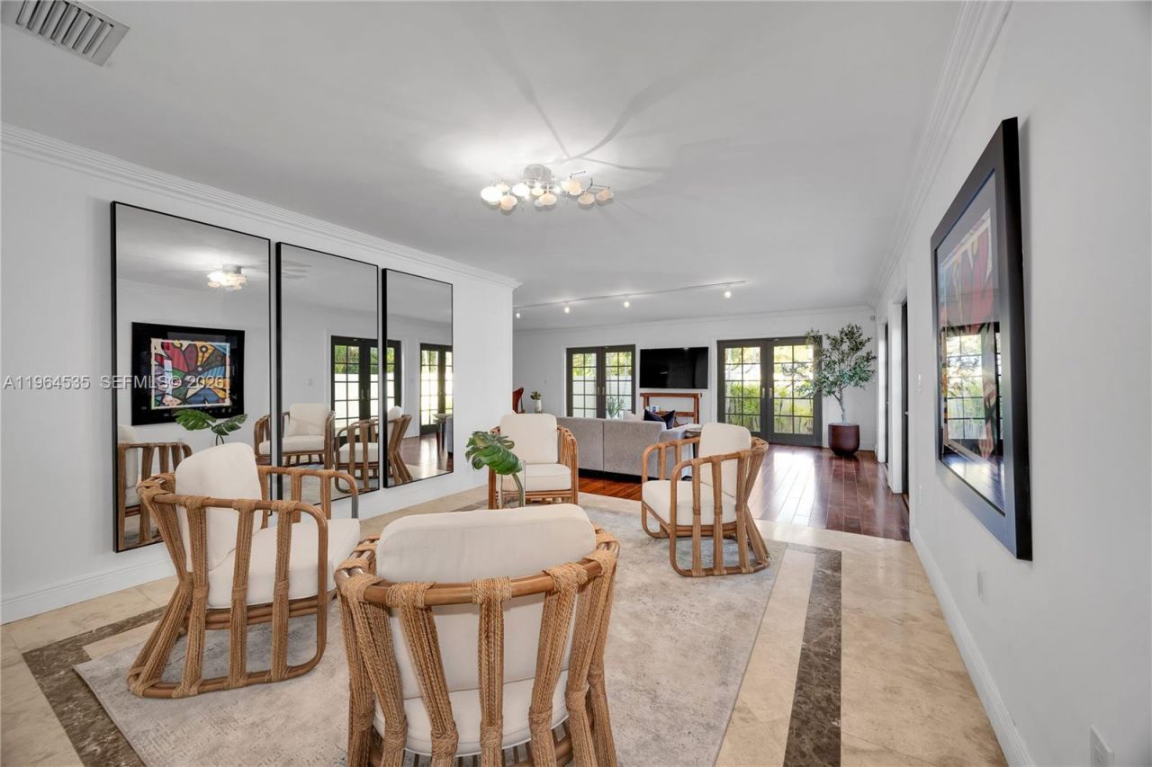 1648 Nocatee Dr, Miami, FL 33133 Photo