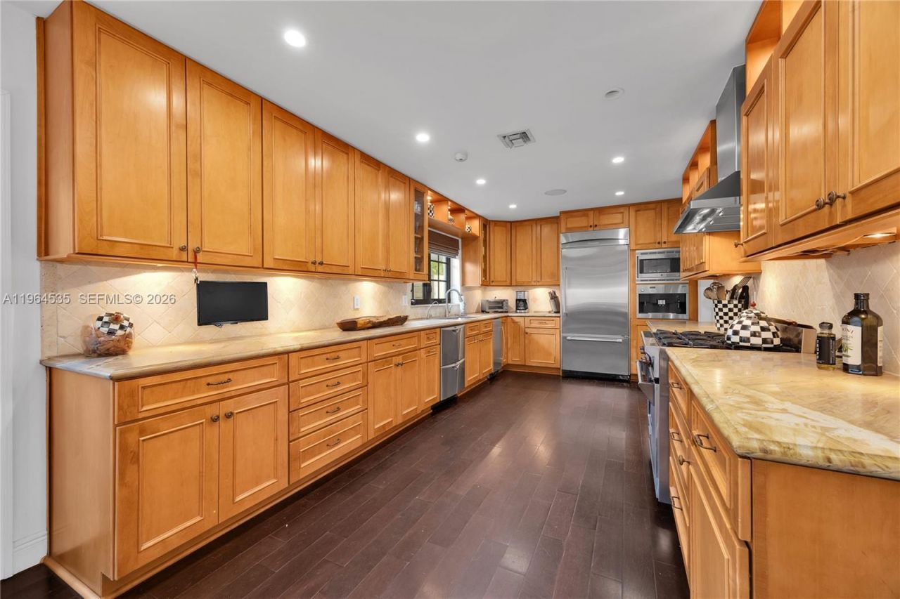 1648 Nocatee Dr, Miami, FL 33133 Photo