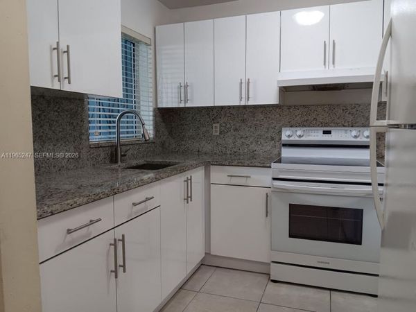 6259 W 24th Ave, Unit 102-8, Hialeah, FL 33016