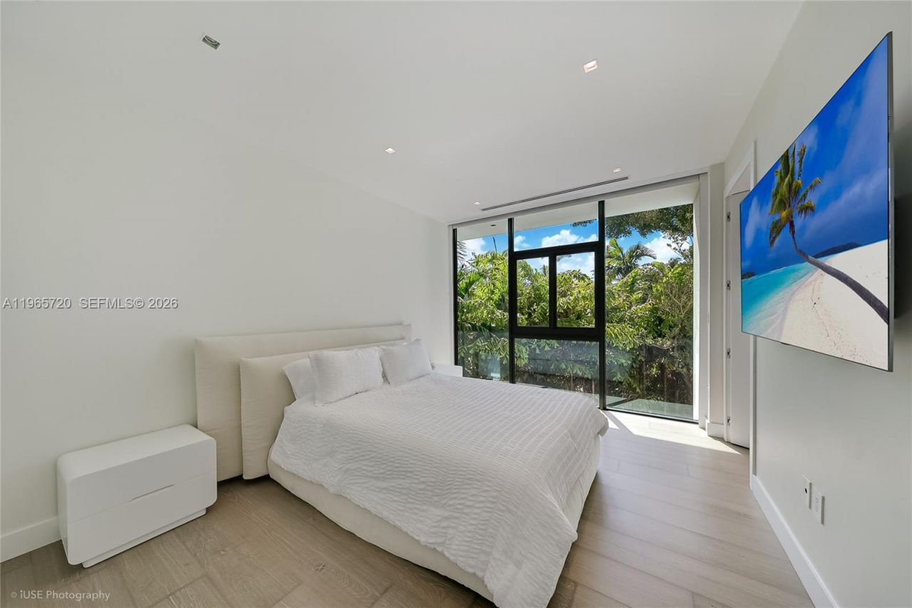 420 N Hibiscus Dr , Miami Beach, FL 33139 Photo