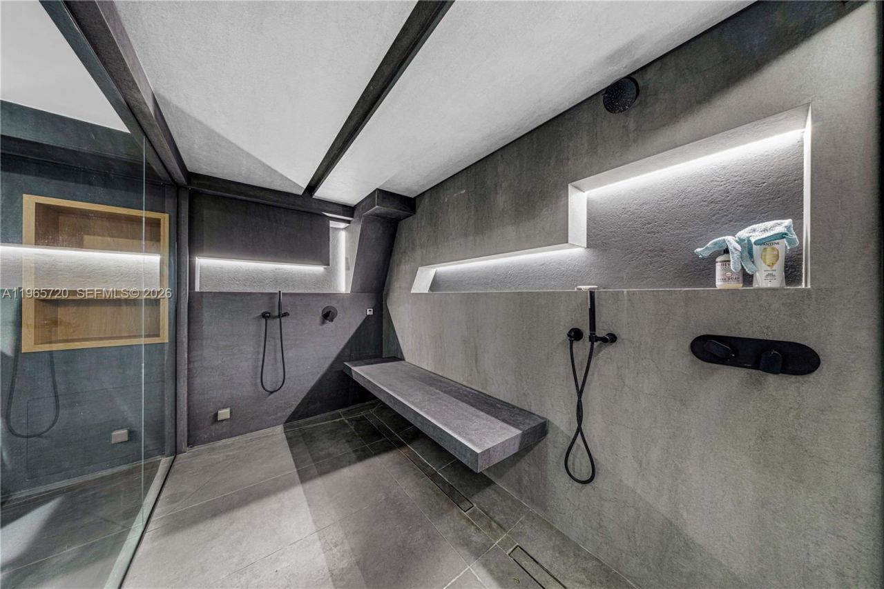 420 N Hibiscus Dr , Miami Beach, FL 33139 Photo