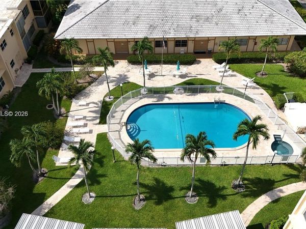 851 NE 14th Ave, Unit 414, Hallandale Beach, FL 33009