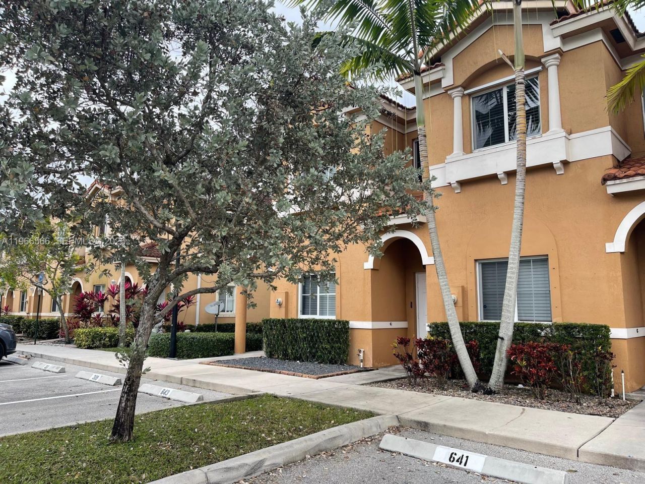 6010 Woodlands Blvd, Tamarac, FL 33319 Photo