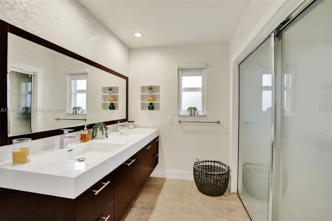 1201 Washington St , Hollywood, FL 33019 Photo