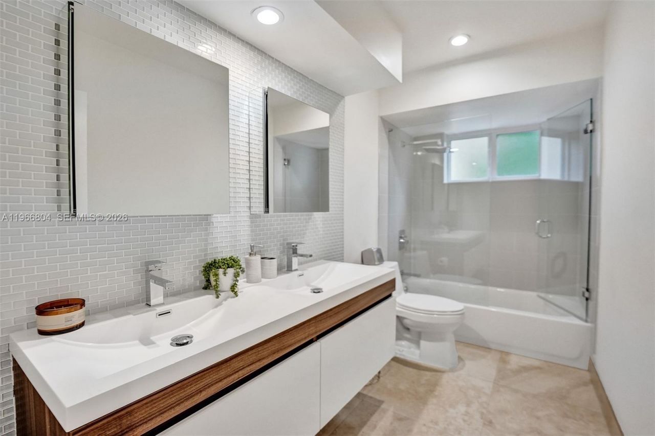 1201 Washington St , Hollywood, FL 33019 Photo