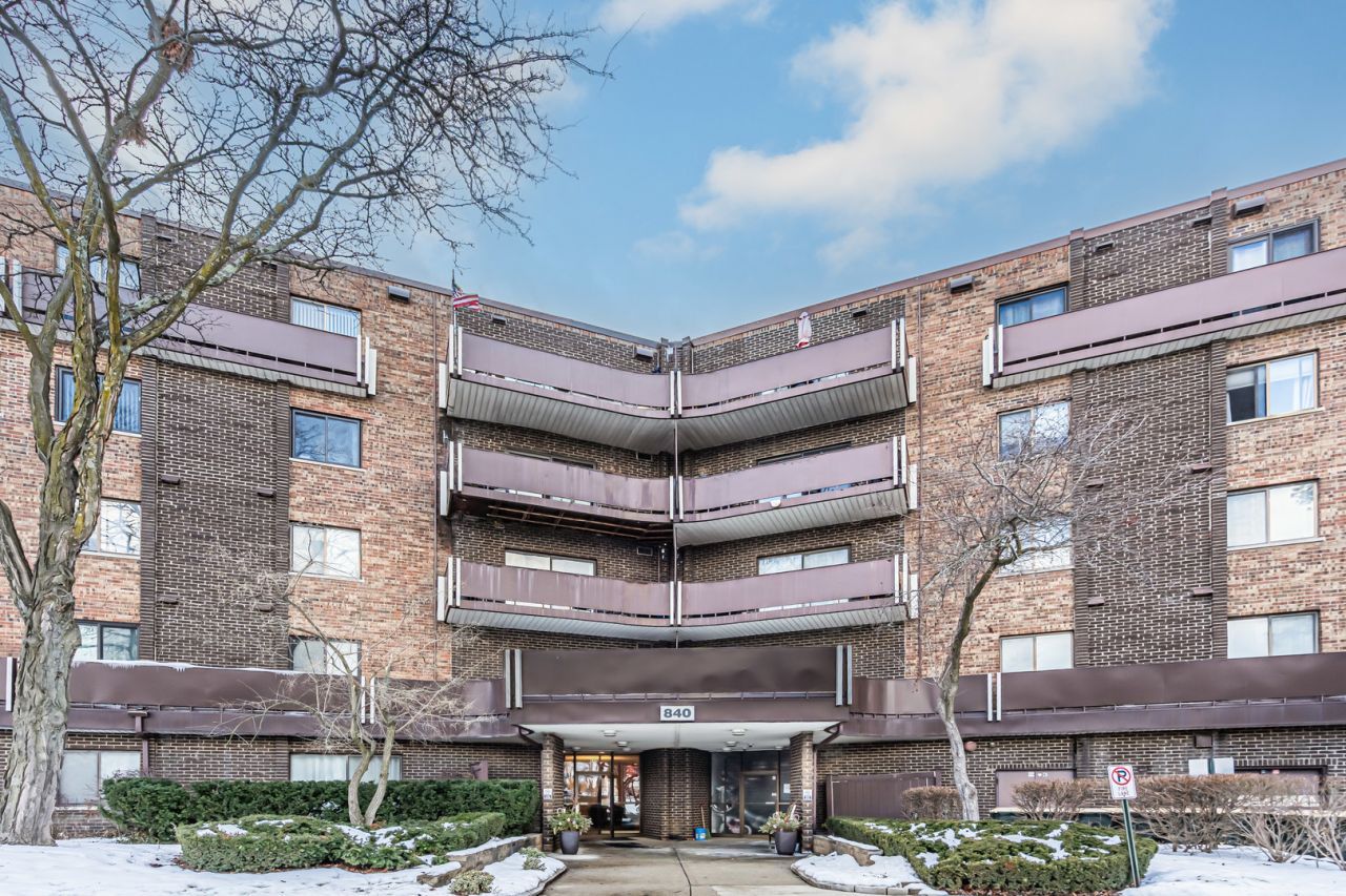 840 Wellington Avenue, Unit 108, Elk Grove Village, IL 60007 Main Photo