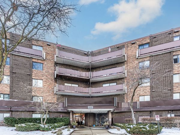 840 Wellington Avenue, Unit 108, Elk Grove Village, IL 60007