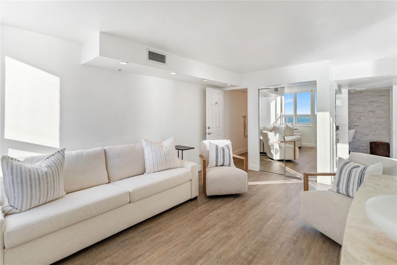 101 Sunset Drive, Unit 402, Sarasota, FL 34236 Photo