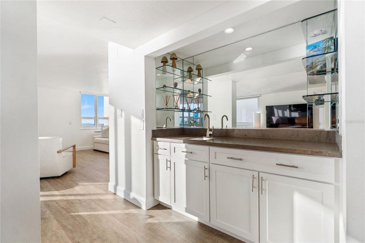 101 Sunset Drive, Unit 402, Sarasota, FL 34236 Photo